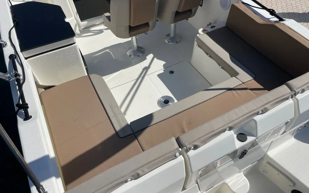 slider 14 Quicksilver Activ 755 Sundeck