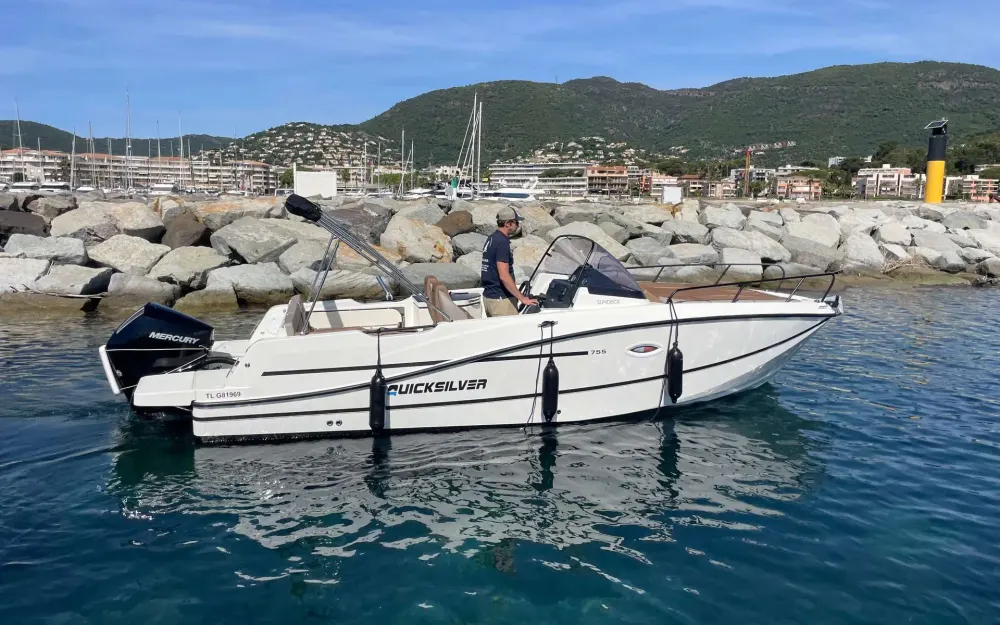 slider 1 Quicksilver Activ 755 Sundeck
