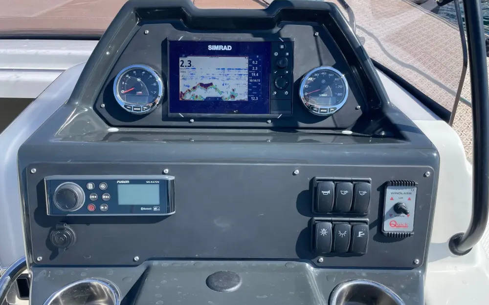 slider 8 Quicksilver Activ 755 Sundeck