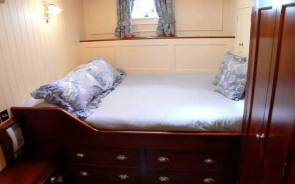 slider 10 Alexander Stephen  Sons Classic Yacht