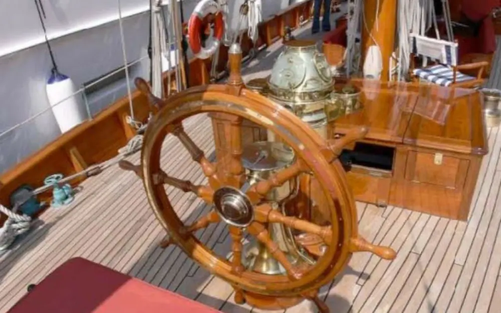 slider 13 Alexander Stephen  Sons Classic Yacht