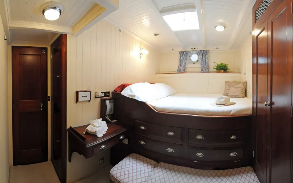slider 25 Alexander Stephen  Sons Classic Yacht