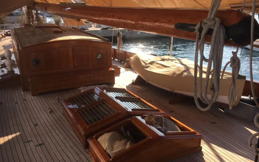 slider 30 Alexander Stephen  Sons Classic Yacht