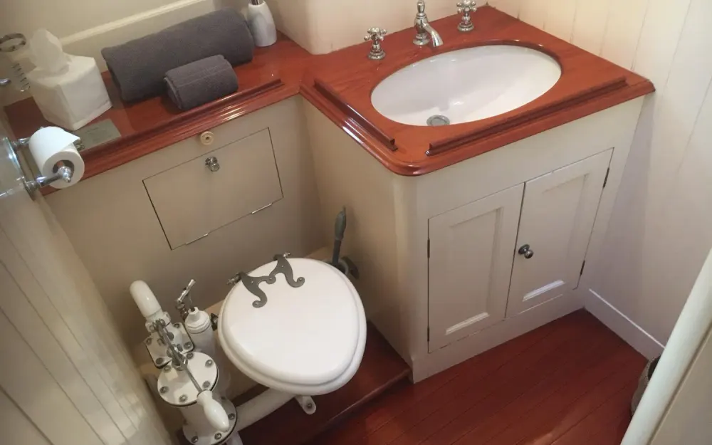 slider 31 Alexander Stephen  Sons Classic Yacht