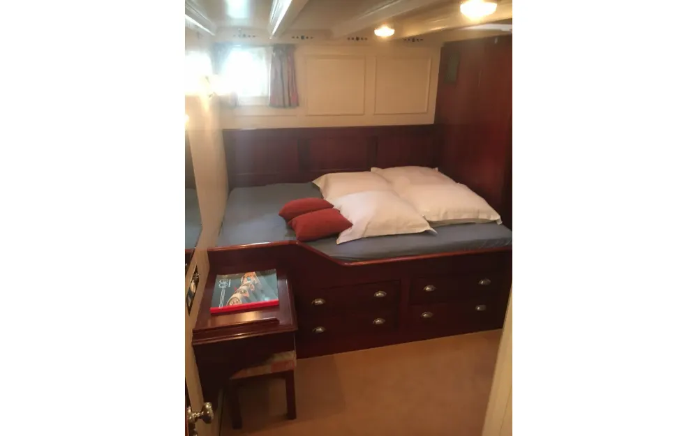 slider 32 Alexander Stephen  Sons Classic Yacht