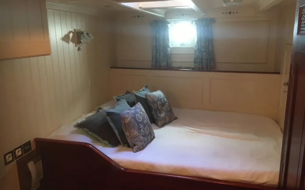 slider 34 Alexander Stephen  Sons Classic Yacht