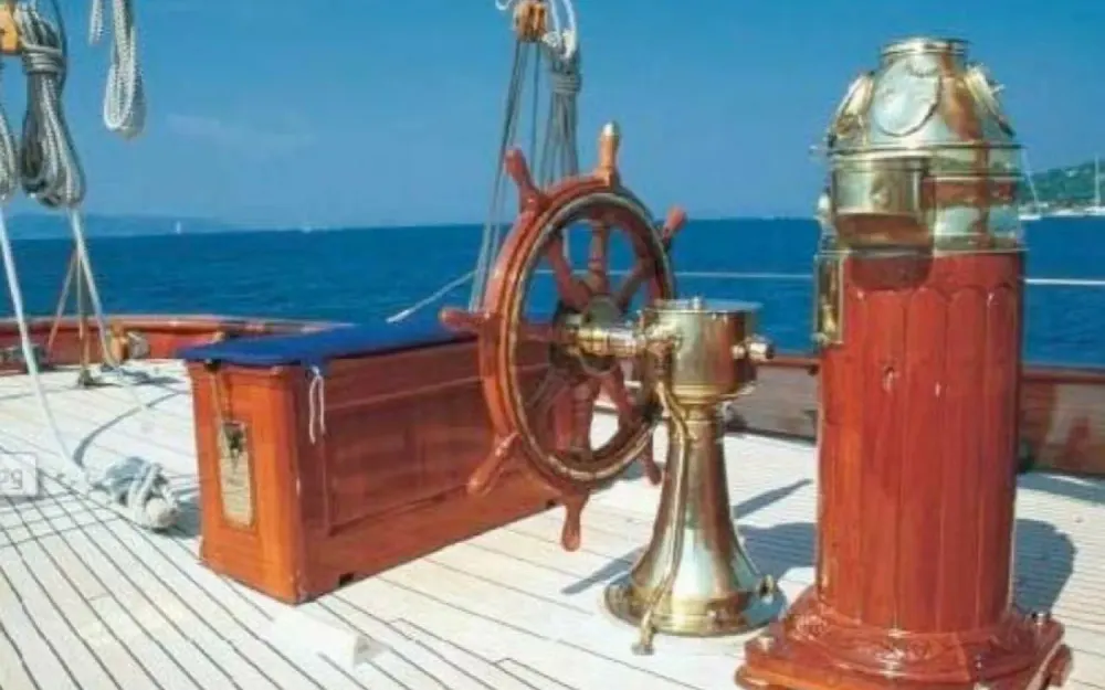 slider 8 Alexander Stephen  Sons Classic Yacht