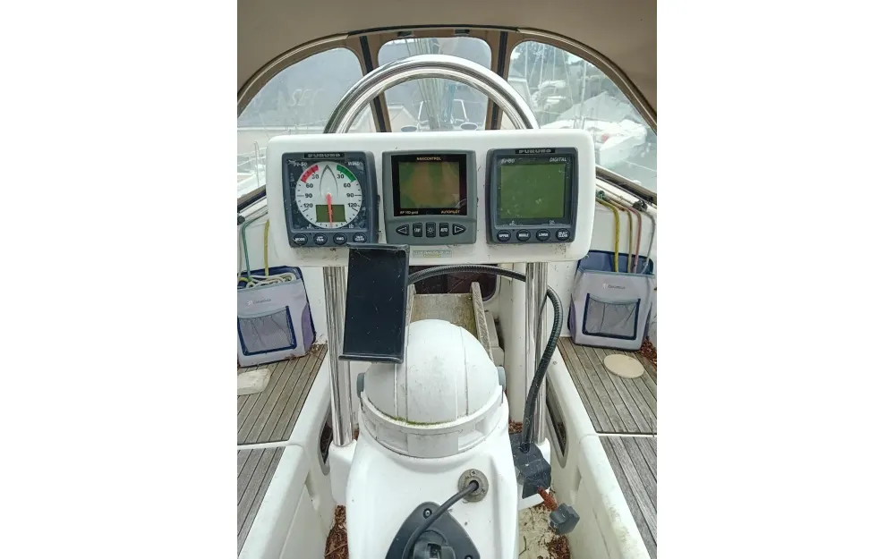 slider 1 Poncin Yachts Harmony 38