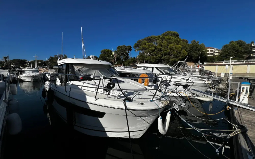 slider 1 Jeanneau Merry Fisher 895 Offshore