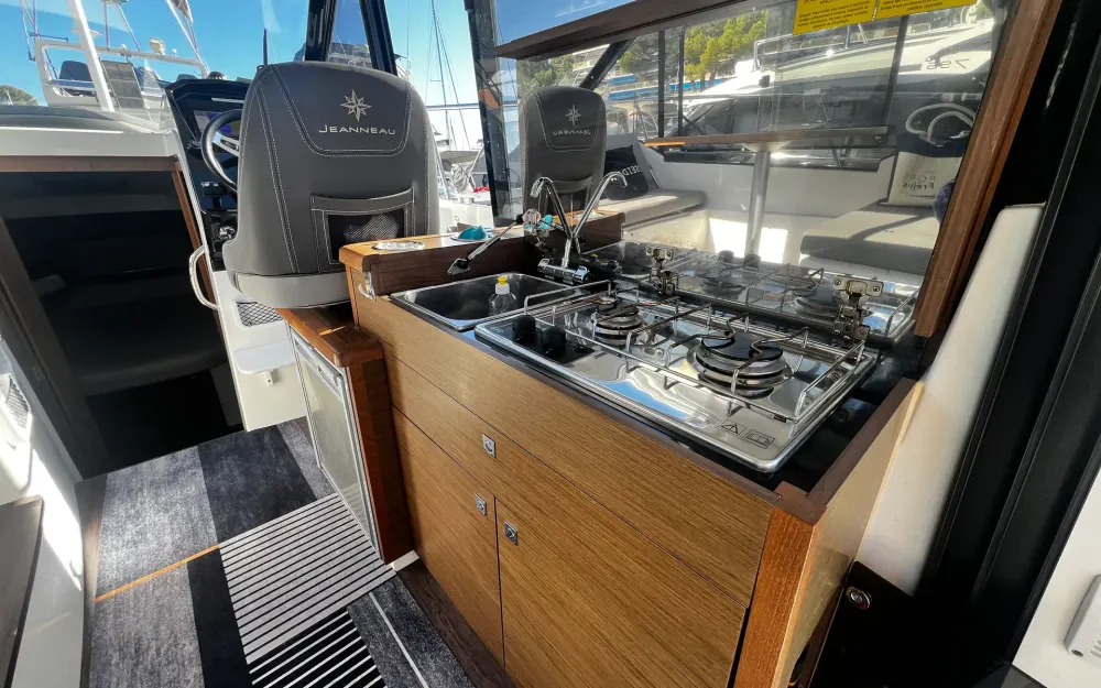 slider 4 Jeanneau Merry Fisher 895 Offshore