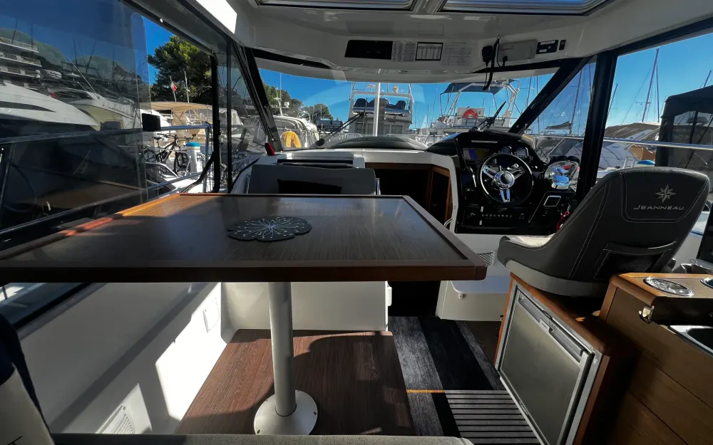 slider 6 Jeanneau Merry Fisher 895 Offshore