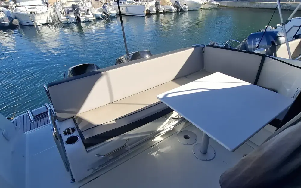 slider 1 Jeanneau Merry Fisher 895