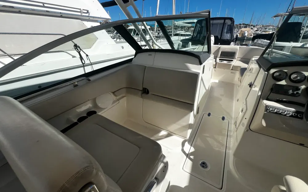 slider 22 Boston Whaler  270 Vantage