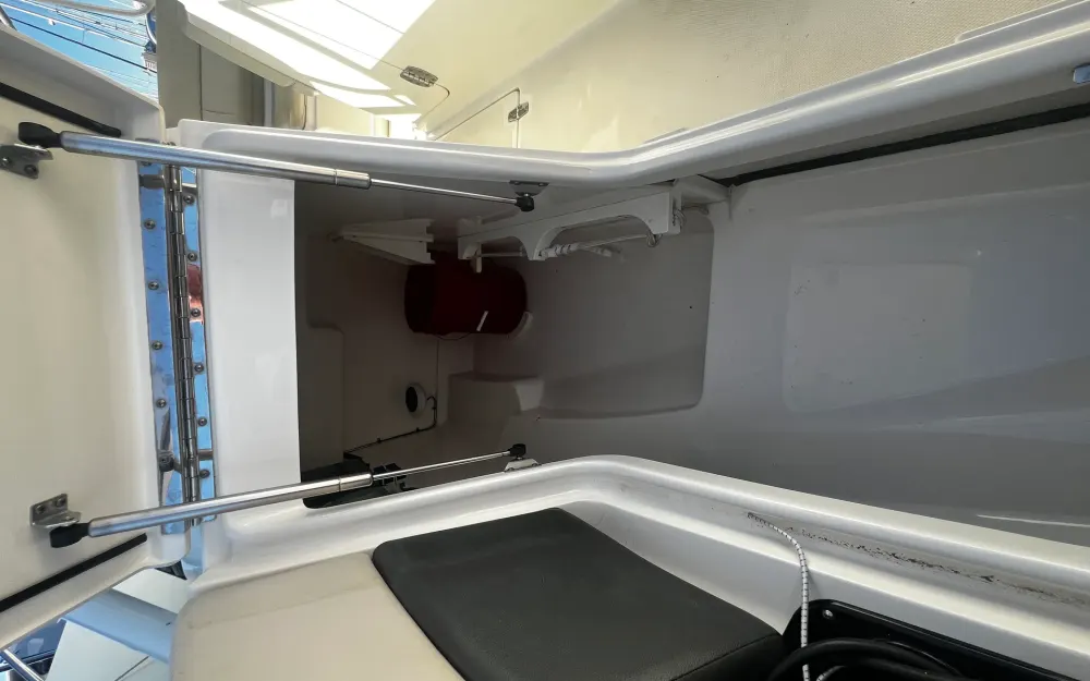 slider 34 Boston Whaler  270 Vantage