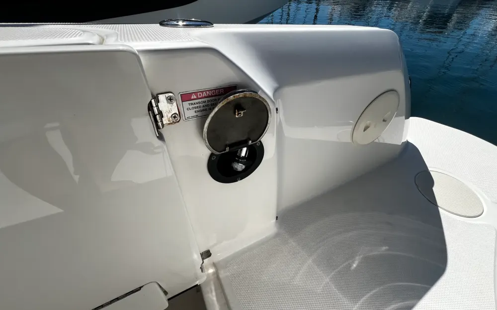 slider 38 Boston Whaler  270 Vantage