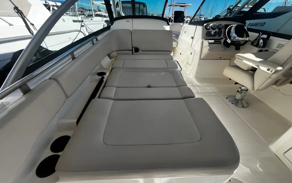 slider 42 Boston Whaler  270 Vantage