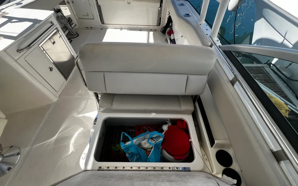 slider 44 Boston Whaler  270 Vantage