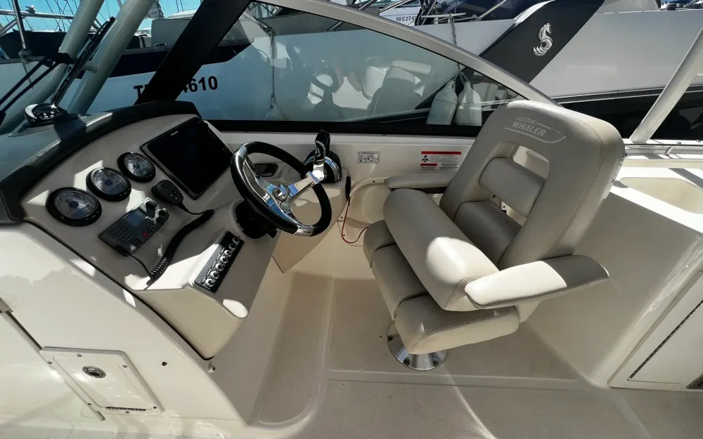 slider 45 Boston Whaler  270 Vantage