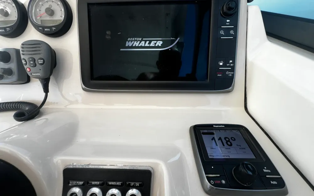 slider 46 Boston Whaler  270 Vantage