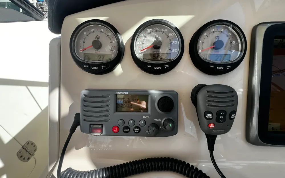 slider 48 Boston Whaler  270 Vantage