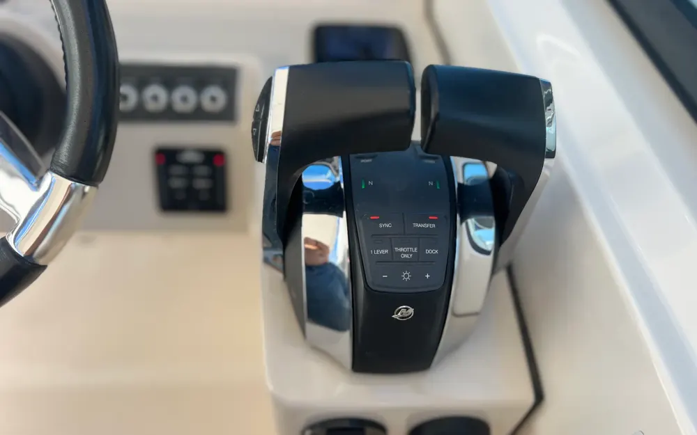 slider 52 Boston Whaler  270 Vantage