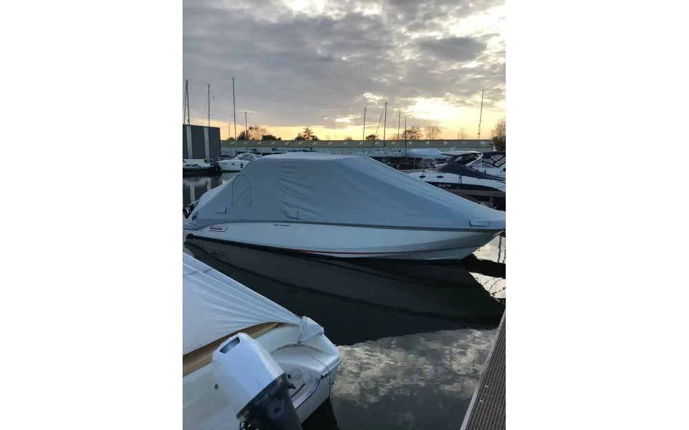 slider 63 Boston Whaler  270 Vantage