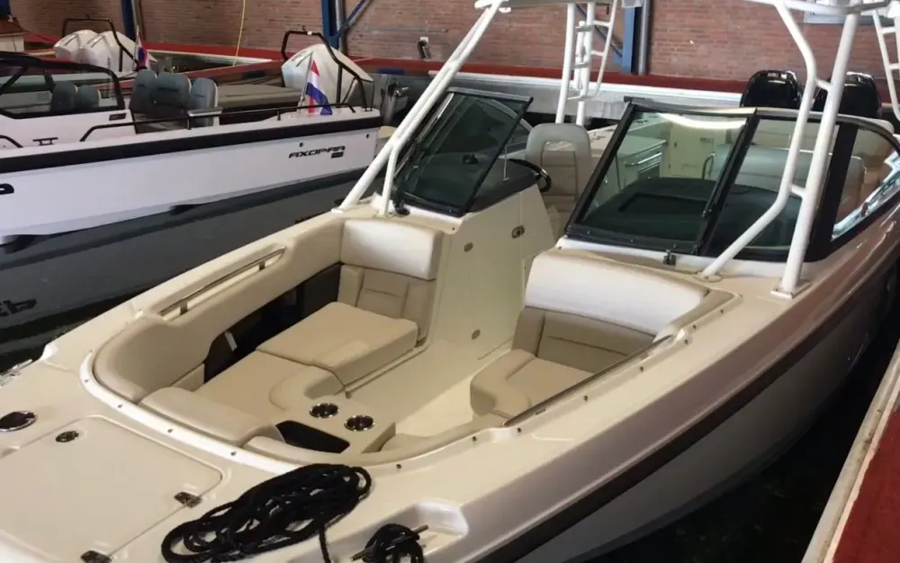 slider 66 Boston Whaler  270 Vantage