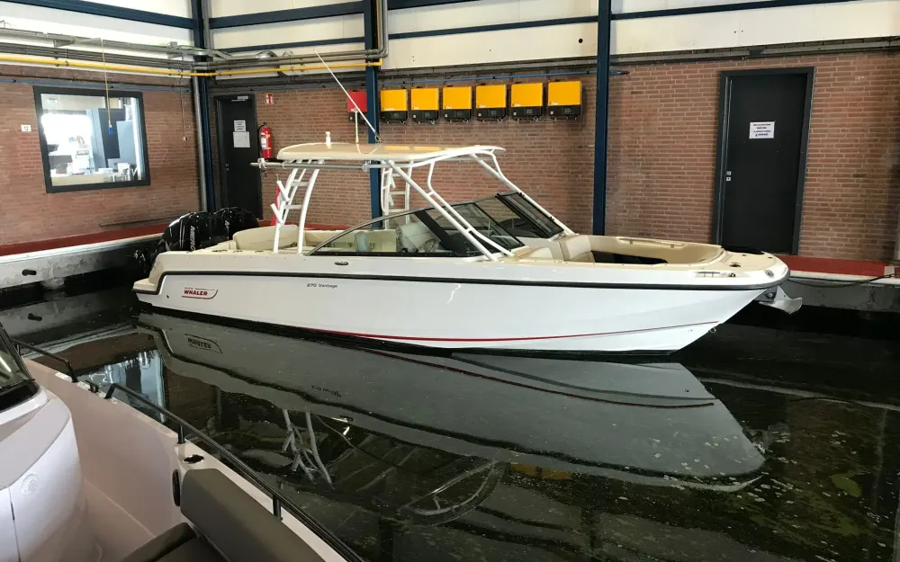 slider 67 Boston Whaler  270 Vantage