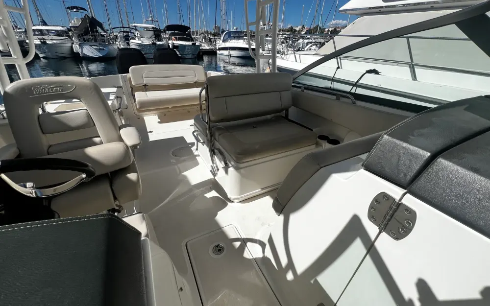 slider 8 Boston Whaler  270 Vantage