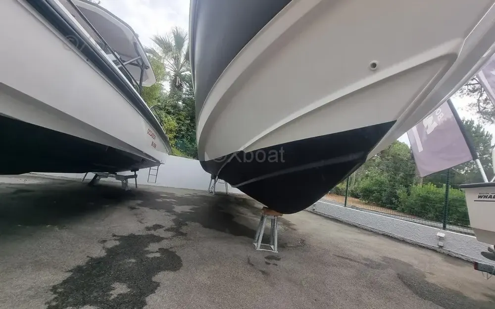 slider 9 Boston Whaler  320 Outrage