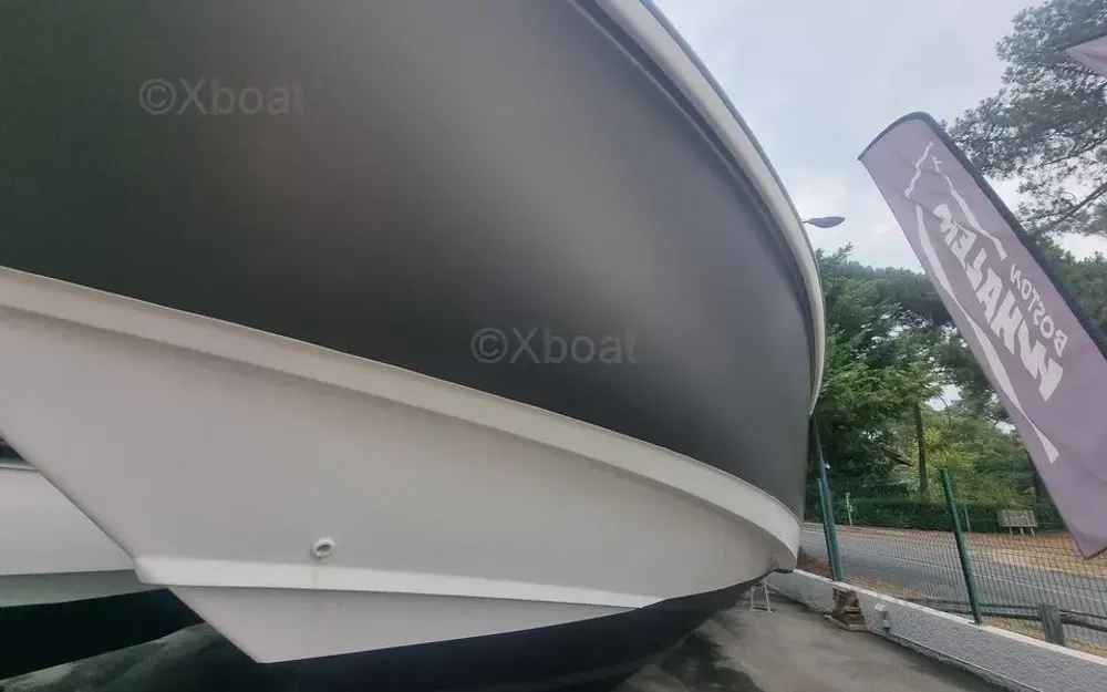 slider 10 Boston Whaler  320 Outrage