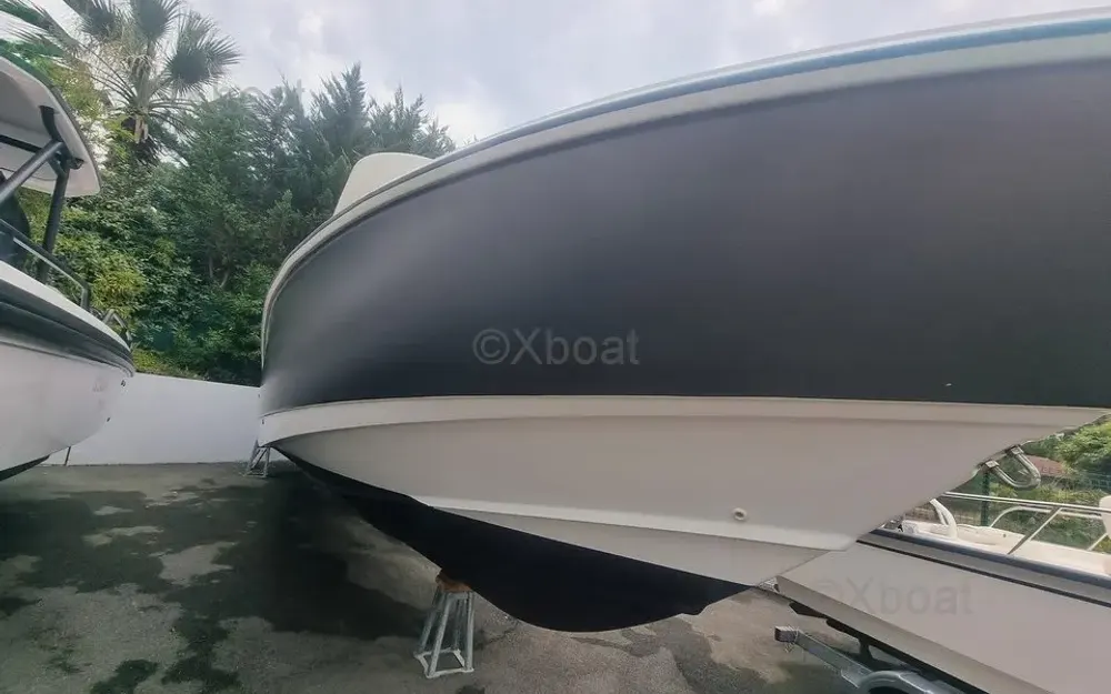 slider 6 Boston Whaler  320 Outrage