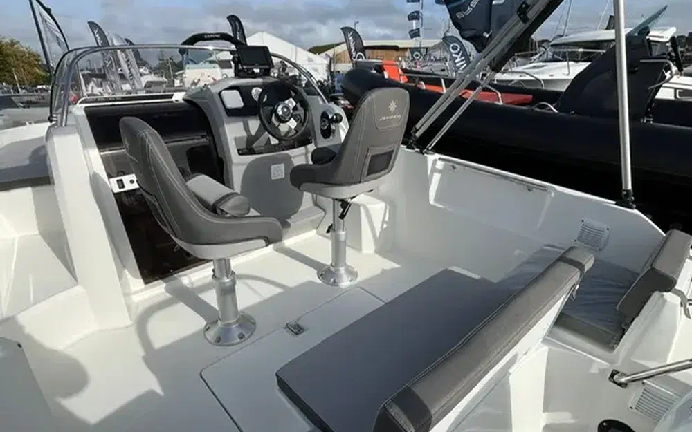 slider 8 Jeanneau Cap Camarat 5.5 WA