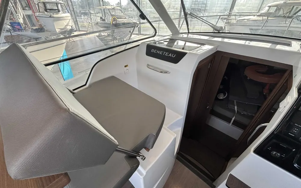 slider 12 Beneteau Antares 9 OB