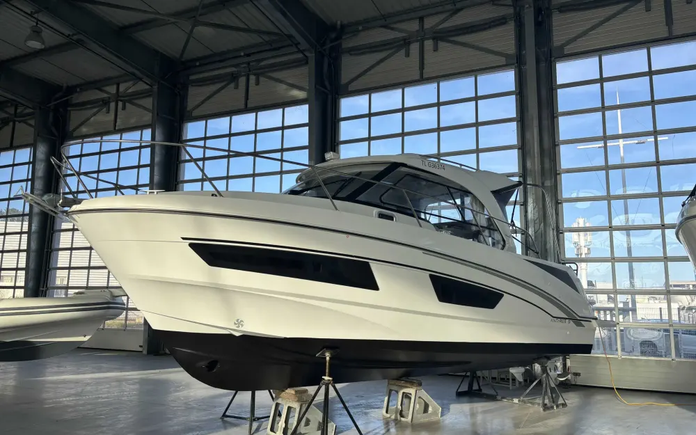 slider 1 Beneteau Antares 9 OB