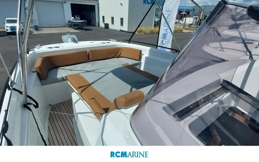 slider 1 Beneteau Flyer 9 Spacedeck