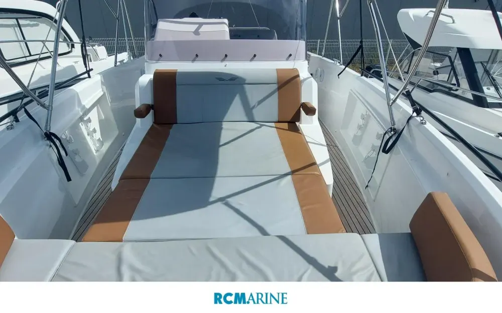 slider 2 Beneteau Flyer 9 Spacedeck