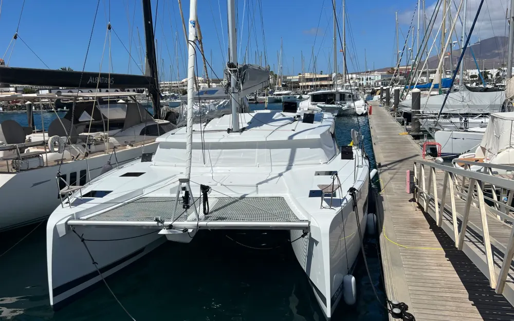 slider 6 Fountaine Pajot Astrea 42