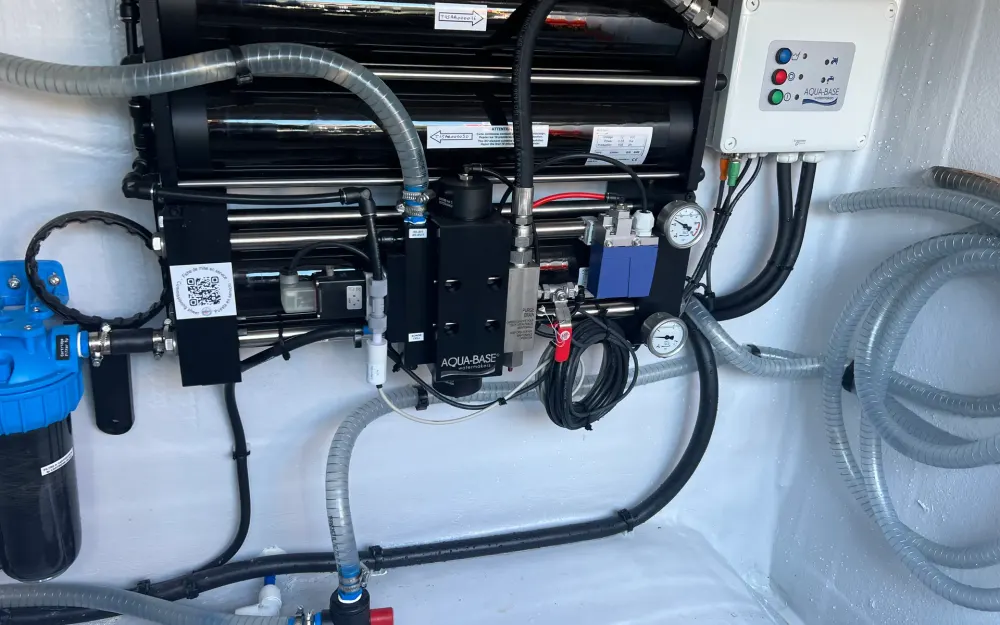 slider 22 Fountaine Pajot Astrea 42