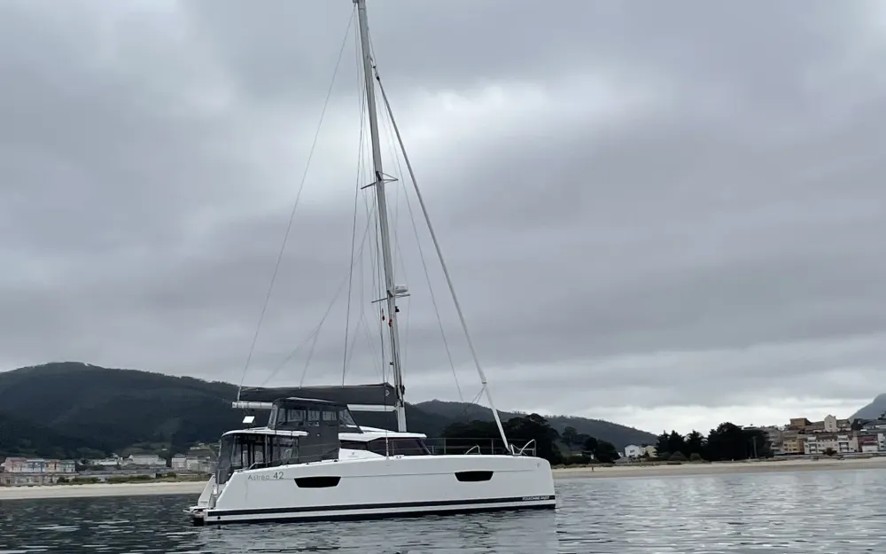 slider 8 Fountaine Pajot Astrea 42