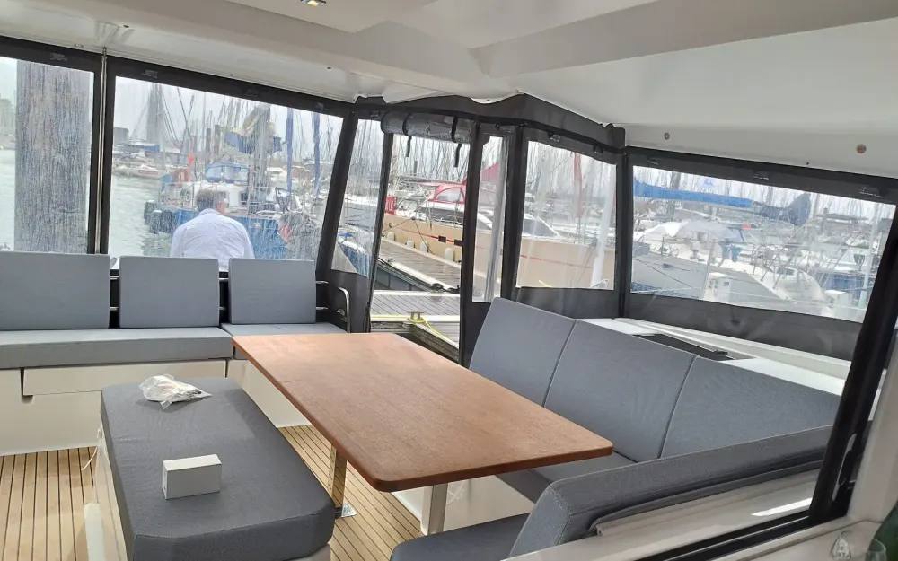 slider 16 Fountaine Pajot Astrea 42