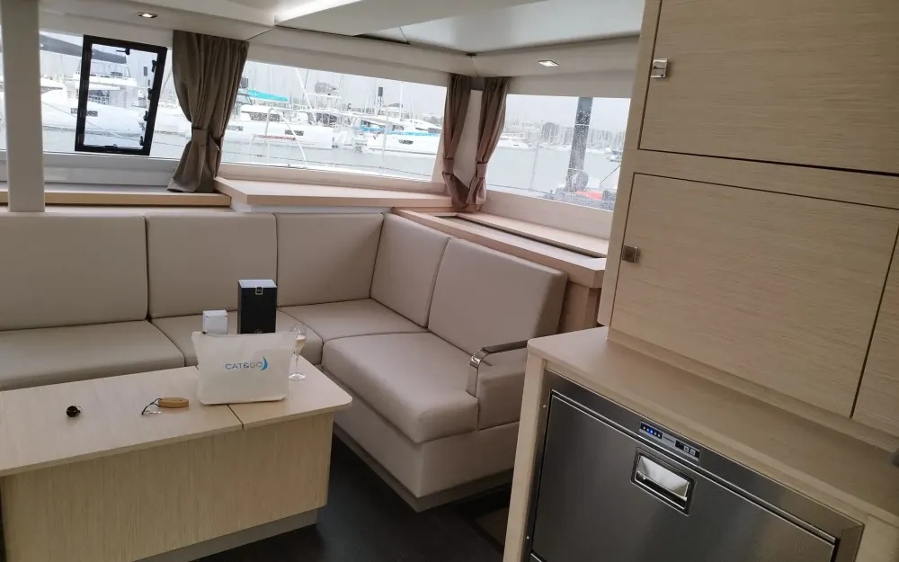 slider 15 Fountaine Pajot Astrea 42