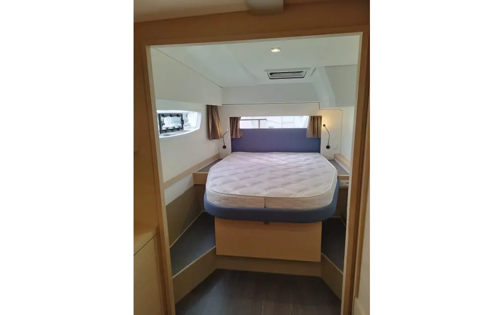 slider 30 Fountaine Pajot Astrea 42