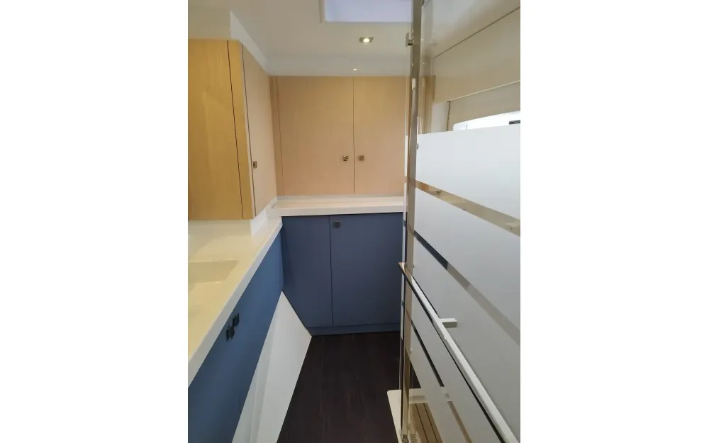 slider 29 Fountaine Pajot Astrea 42