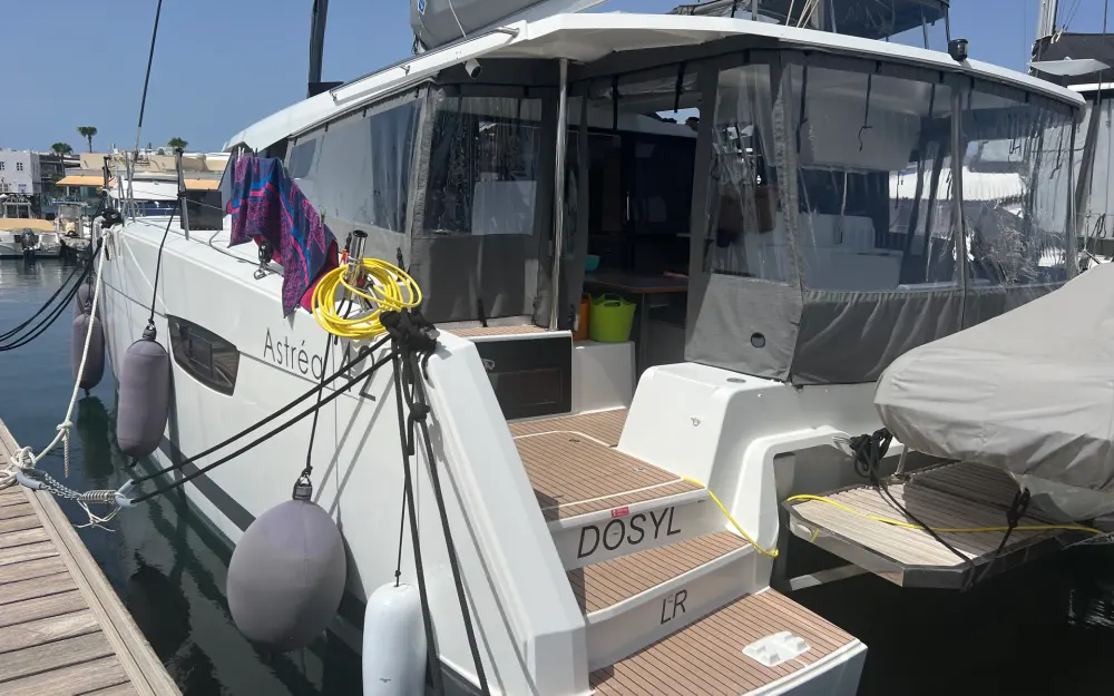 slider 7 Fountaine Pajot Astrea 42