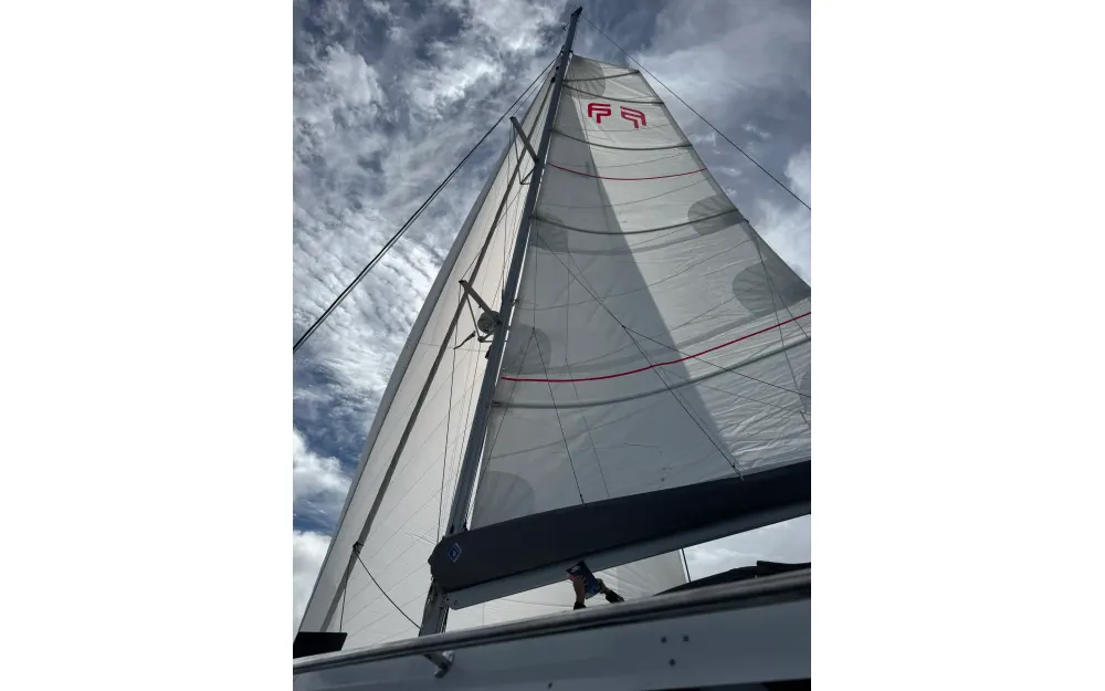 slider 32 Fountaine Pajot Astrea 42