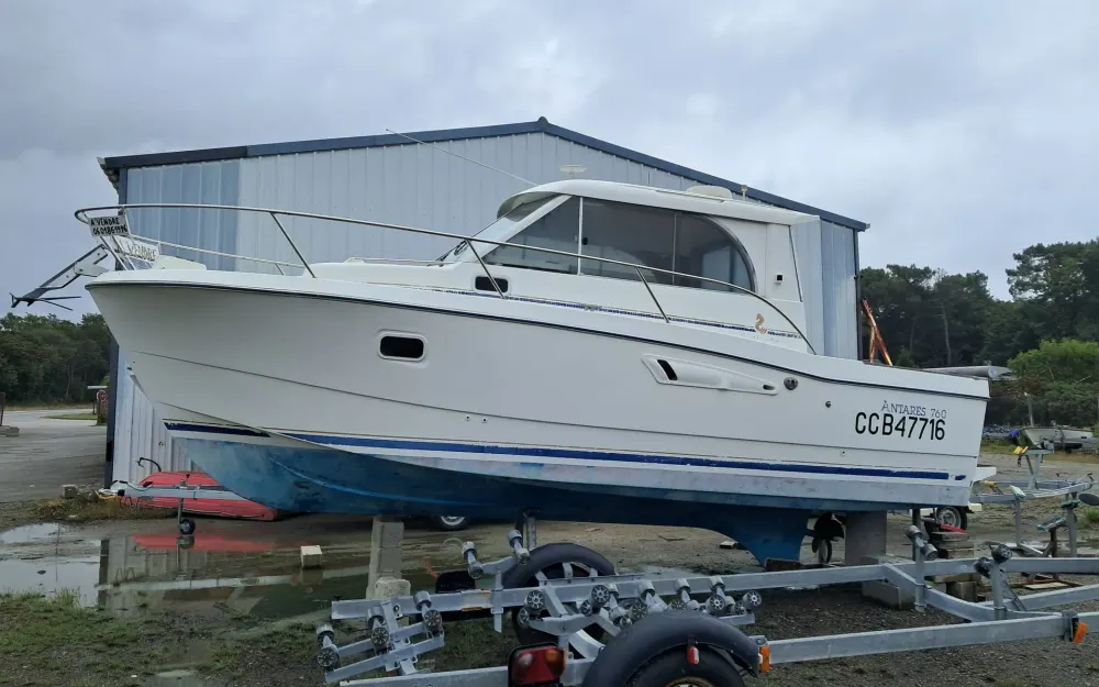 slider 1 Beneteau Antares 760