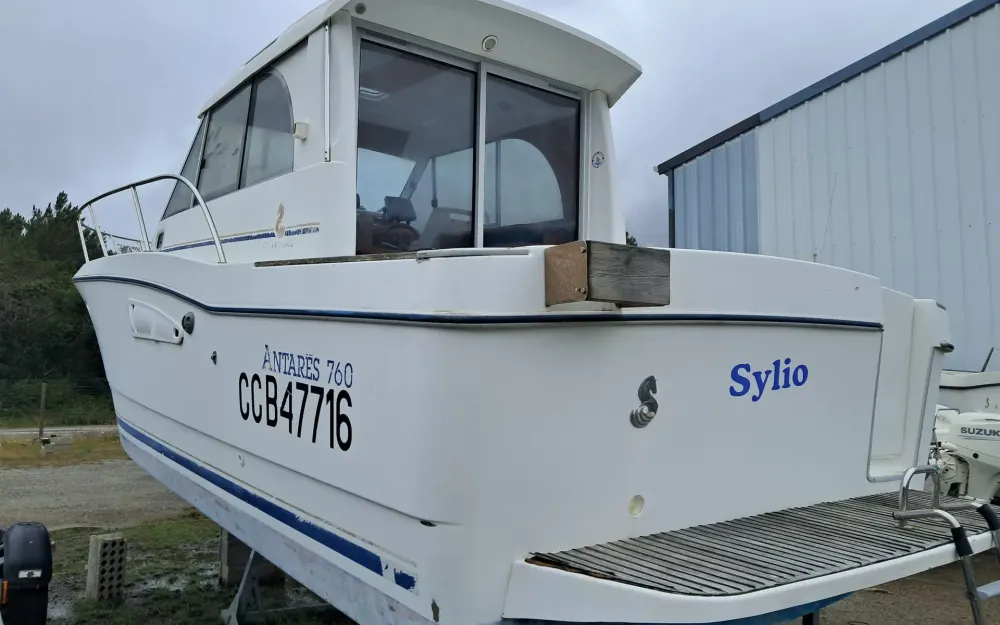 slider 2 Beneteau Antares 760
