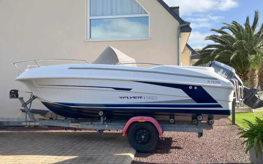slider 1 Beneteau Flyer 550 Open S2