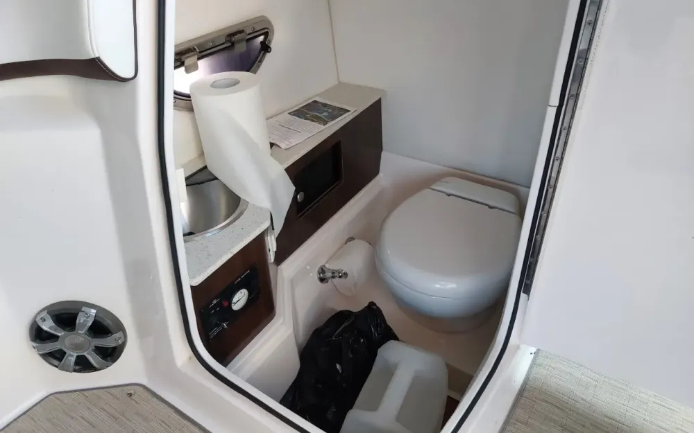 slider 14 Regal 2300 bow rider
